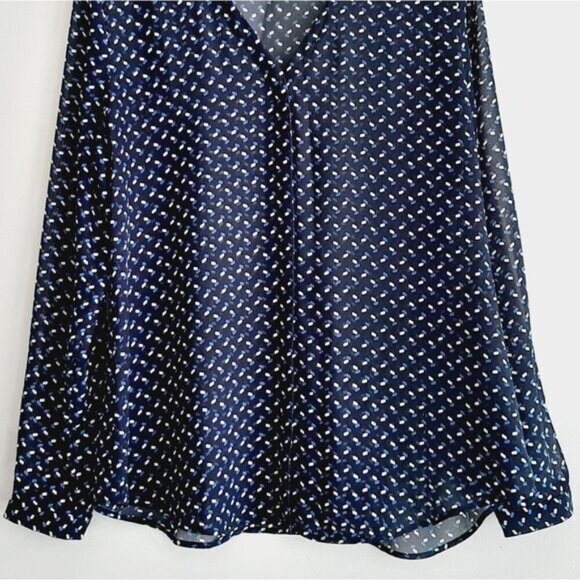 ANN TAYLOR Semi-Sheer Lightweight V-Neck Button Down Blouse Top Sz L - Picture 4 of 11